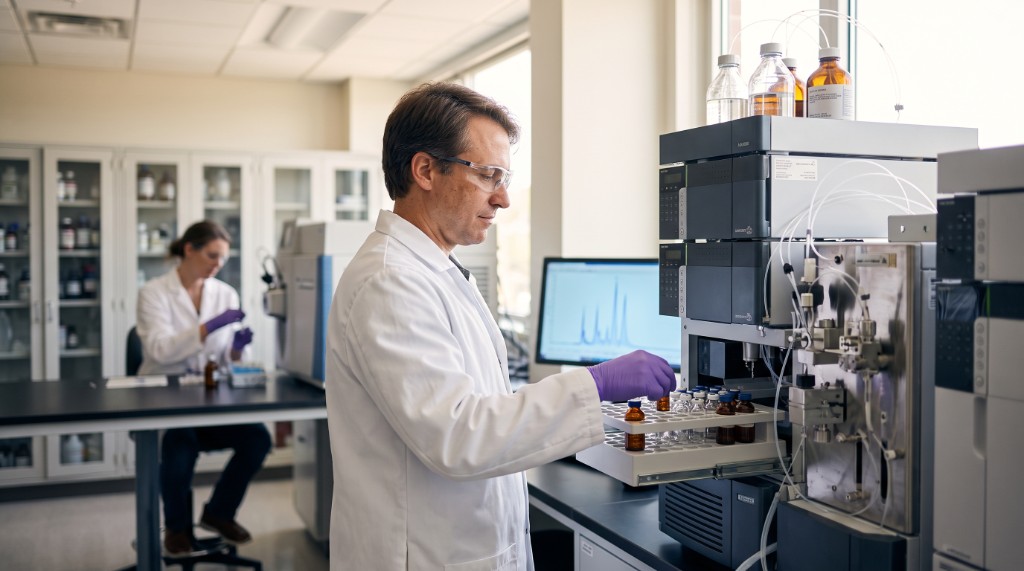 Scientists testing wholesale peptides from Modern Aminos Wholesale on HPLC equipment in a quality-control laboratory